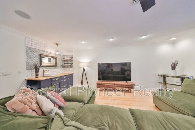 Building Photo - 817 Bannockburn Ave