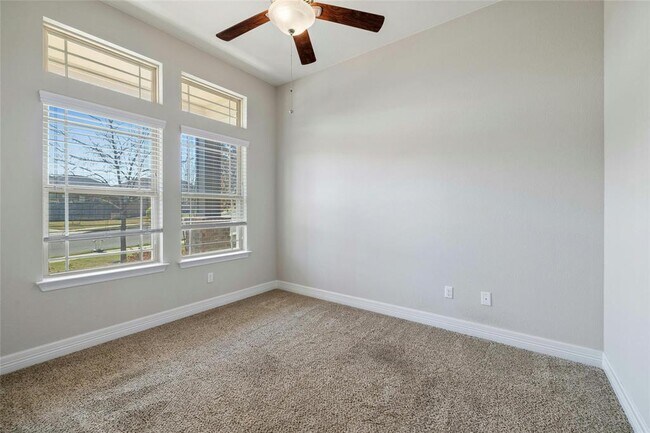 Building Photo - 416 Blue Waterleaf Ln