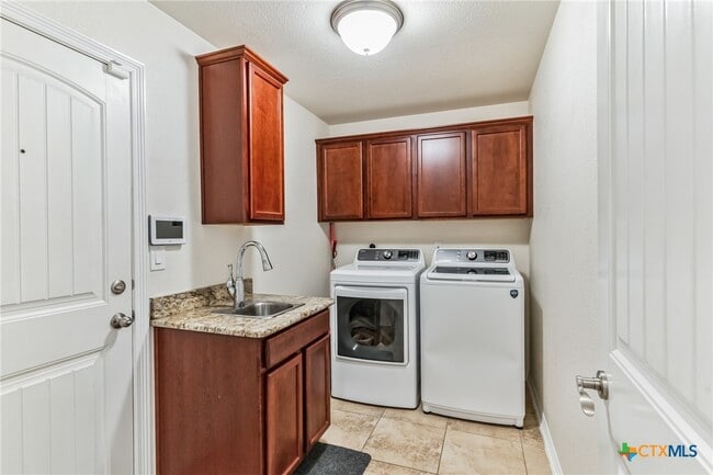 Building Photo - 1507 Hazelnut Dr