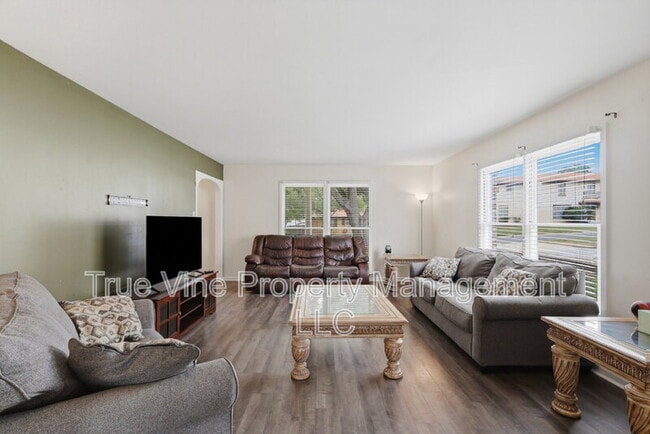 Building Photo - 2423 W Gramercy Pl