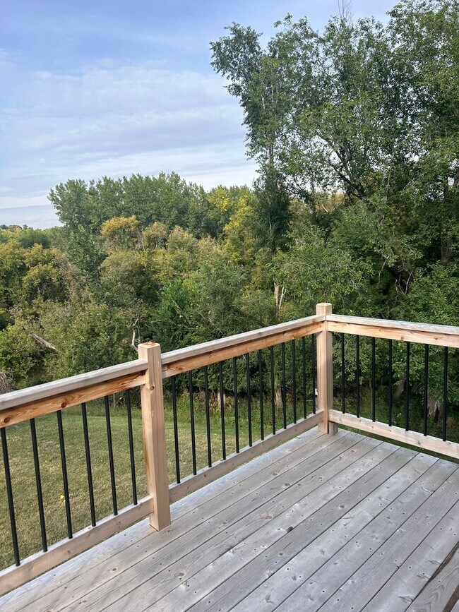 Building Photo - 4 bed 3 bath Townhome For Rent!