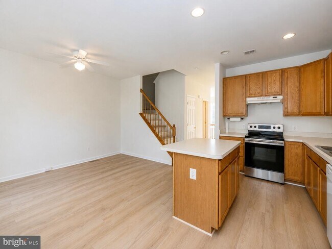 Building Photo - 2456 Covered Wagon Ct