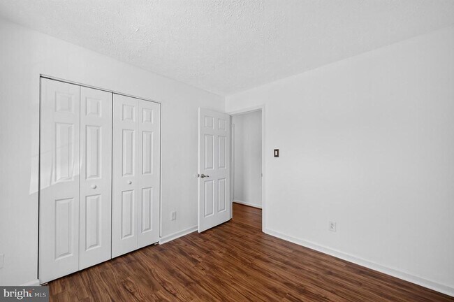 Building Photo - 13296 Hollinger Ave