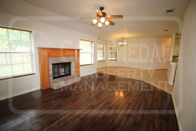 Building Photo - 2908 Tucson Dr