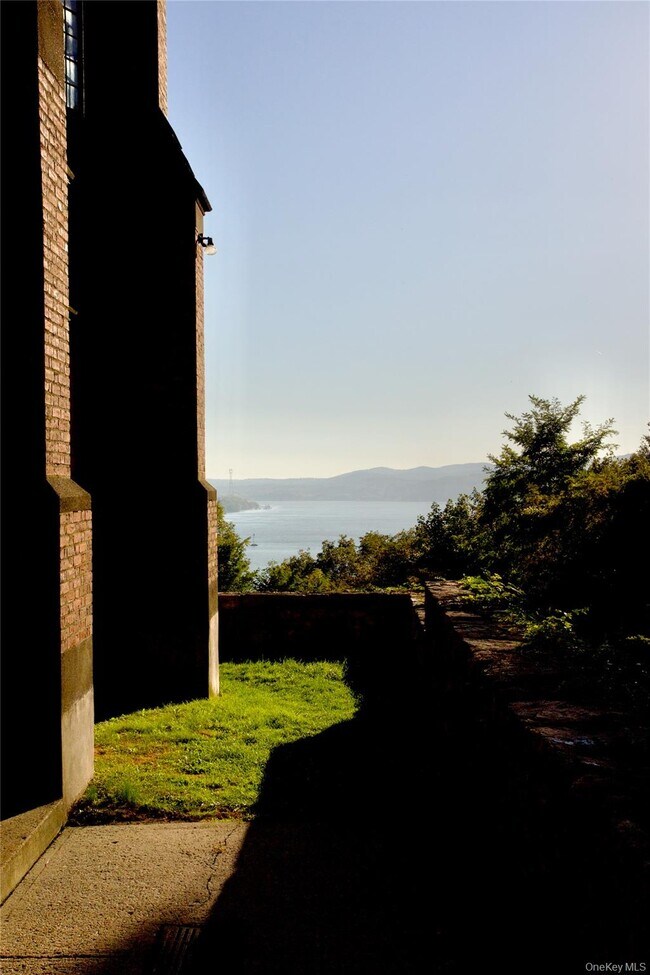 Building Photo - 206 Chateau Rive