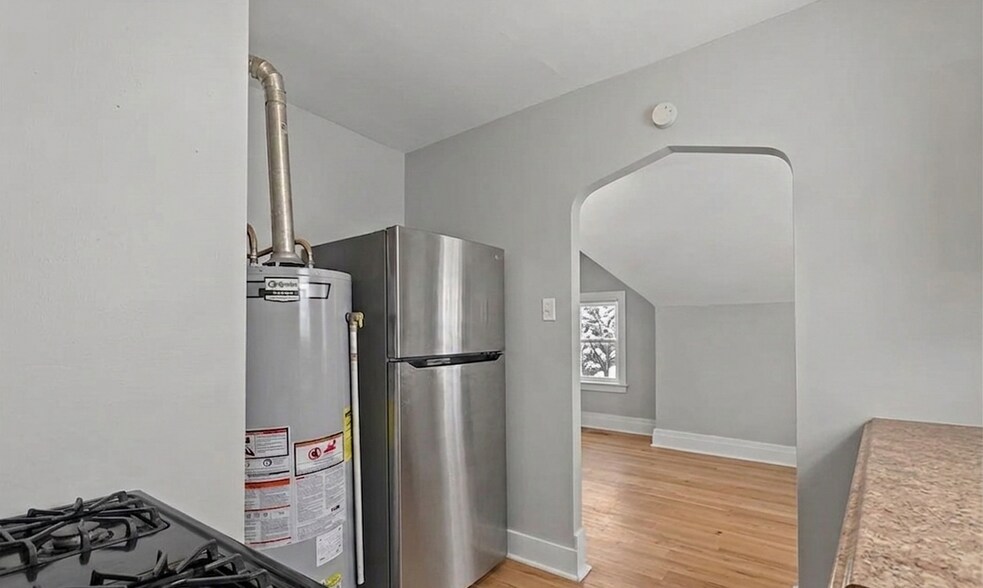 Building Photo - 833 Stanton Ave