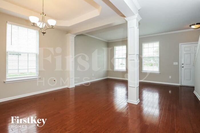 Building Photo - 571 English Oak Cir