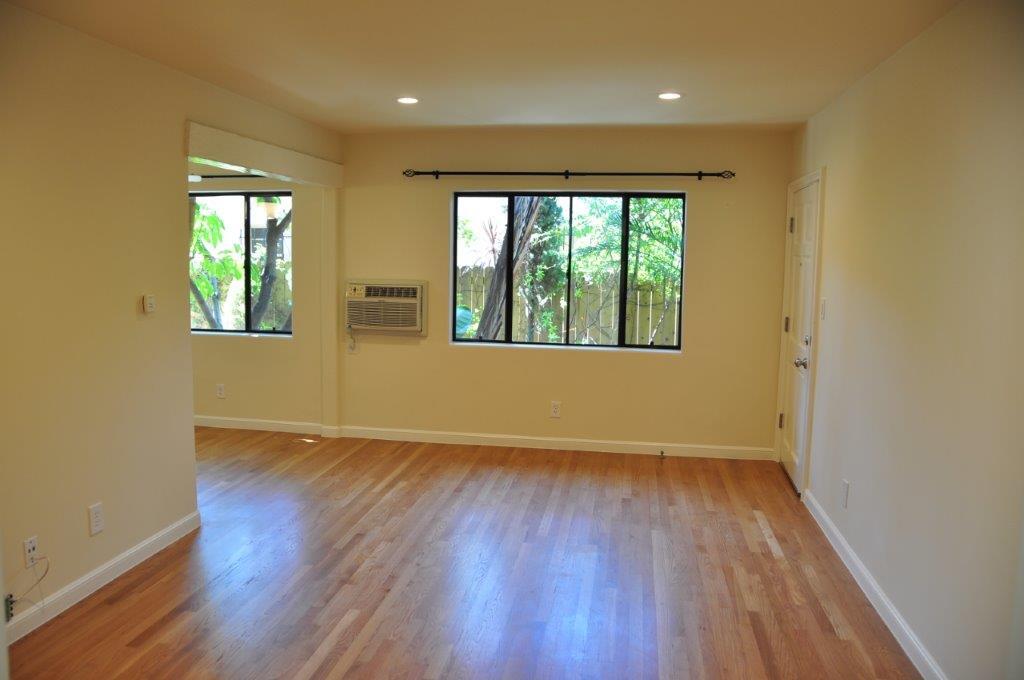 Building Photo - 828 N Martel Ave