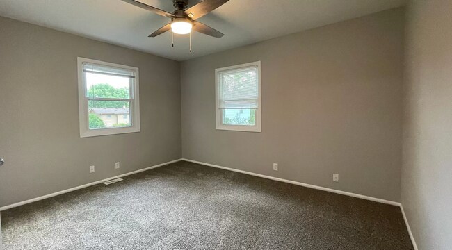 Building Photo - 3 Bedroom in Maple Village