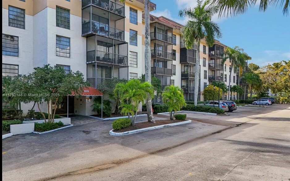 Building Entrance - 5570 NW 44th St