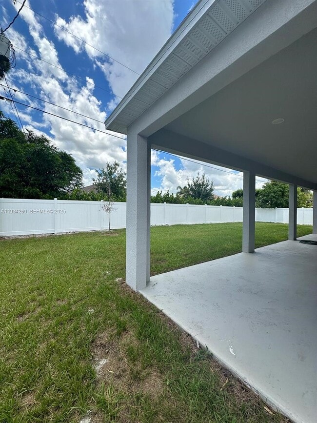 Building Photo - 4650 SW Quezon St