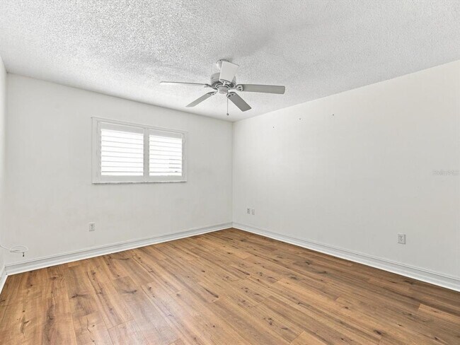 Building Photo - 5381 Kelly Dr