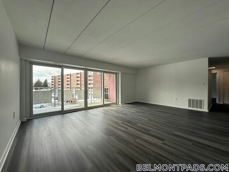 Building Photo - 55 Hill Rd