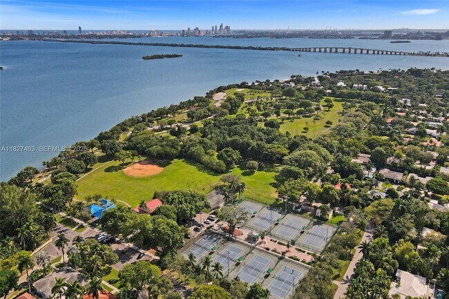 Building Photo - 669 NE 60th St