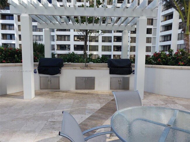 Building Photo - 3101 S Ocean Dr