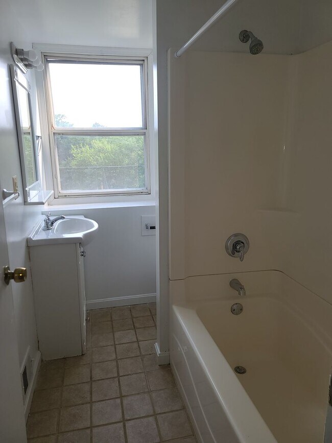 Building Photo - 303 Wisewell Ct