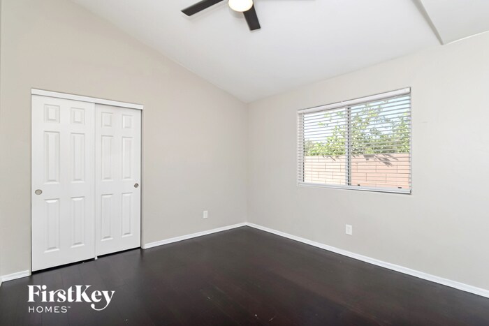 Building Photo - 1701 N Hayden Dr