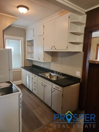 Building Photo - Spacious 4 Bedrooms!