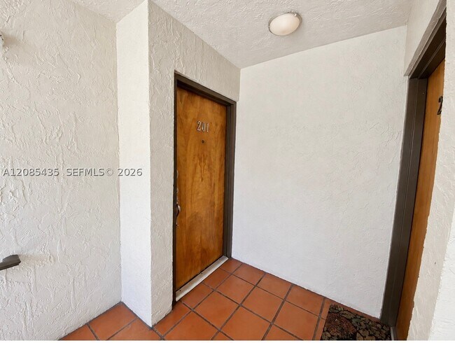 Building Photo - 8811 SW 123rd Ct