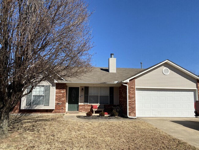 Building Photo - 909 N Windermere Dr