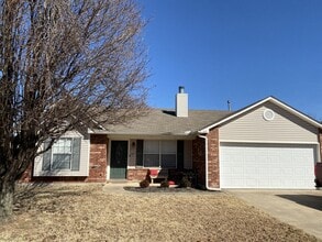 Building Photo - 909 N Windermere Dr