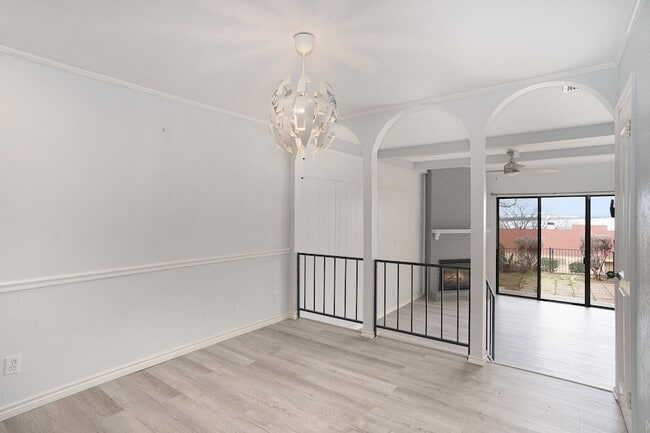 Building Photo - 3929 Roma Ct