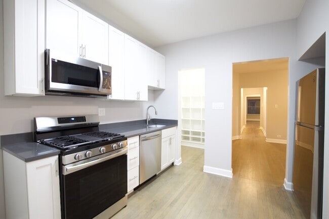 Building Photo - 1454 W Winnemac Ave