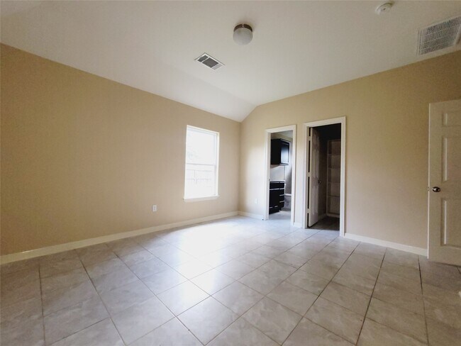 Building Photo - 8031 Canyon St