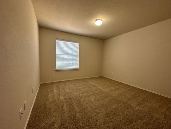 Building Photo - Wonderful home is South Austin. Great loca...