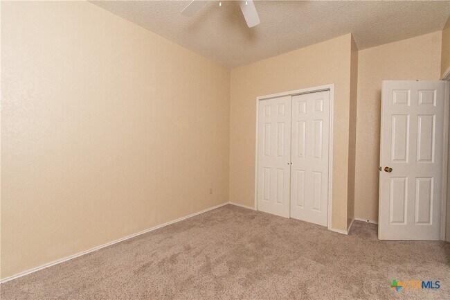 Building Photo - 2304 E Iowa Dr
