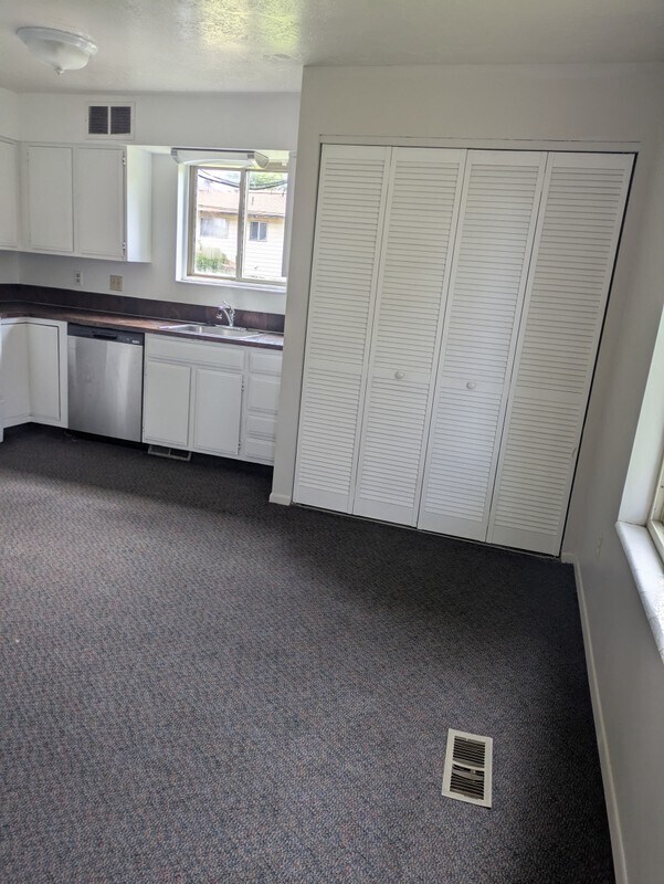 Building Photo - 4960 S 425 W