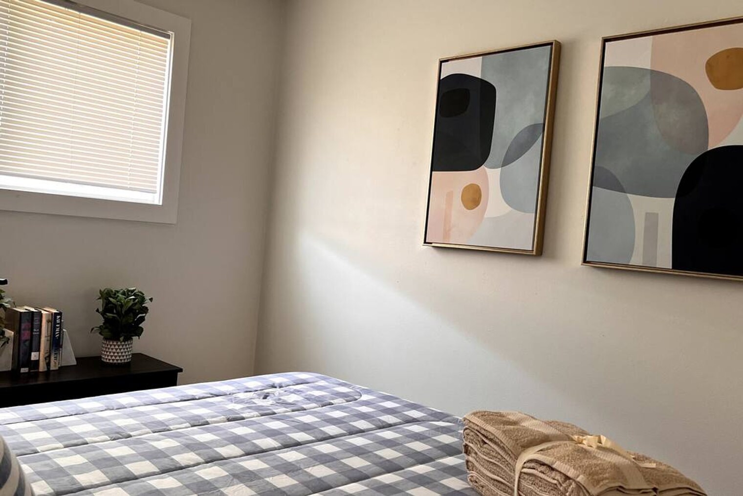 Building Photo - 517 E Division St