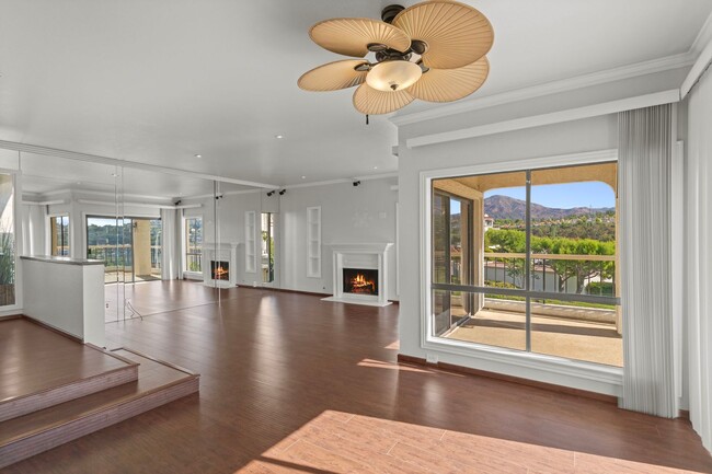 Building Photo - Stunning 2 bedroom *LAKE VIEW* condo for r...