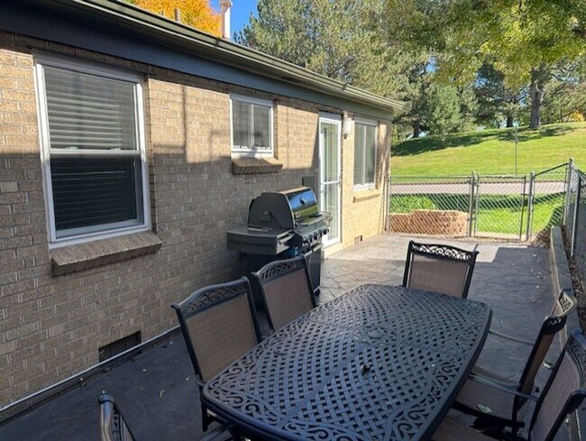 Building Photo - Newly Remodeled Duplex