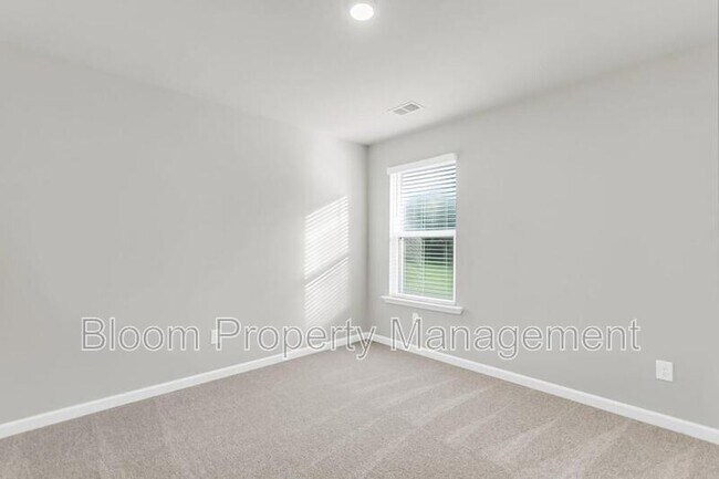 Building Photo - 641 Silver Spruce St