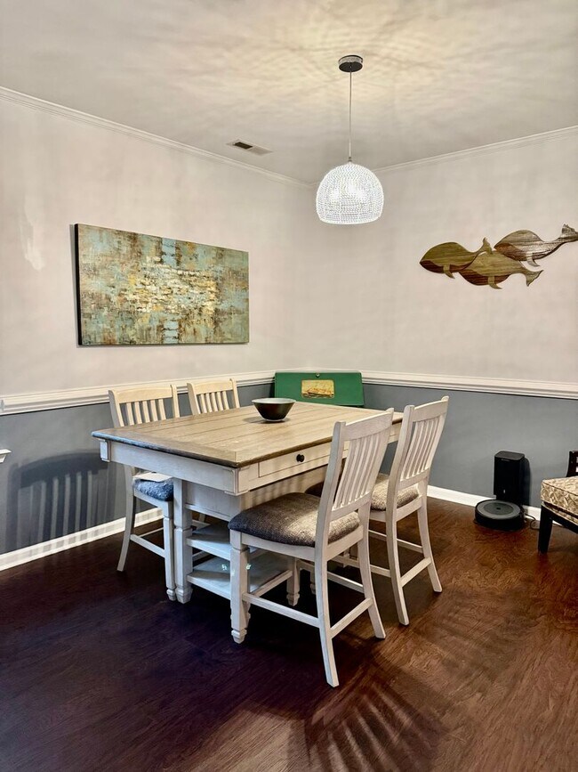 Building Photo - 3BD/2BA Updated Ranch on a Wooded Lot- Two...