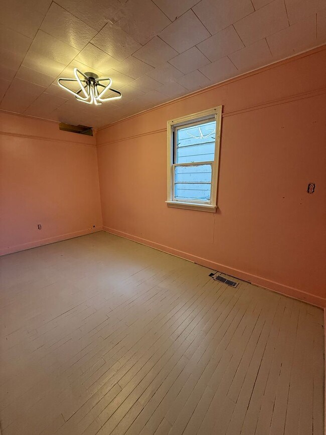 Building Photo - 1360 Pennsylvania Ave