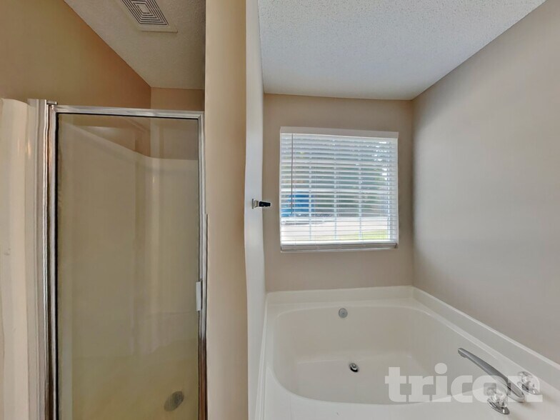 Building Photo - 3120 Riverbrooke Dr