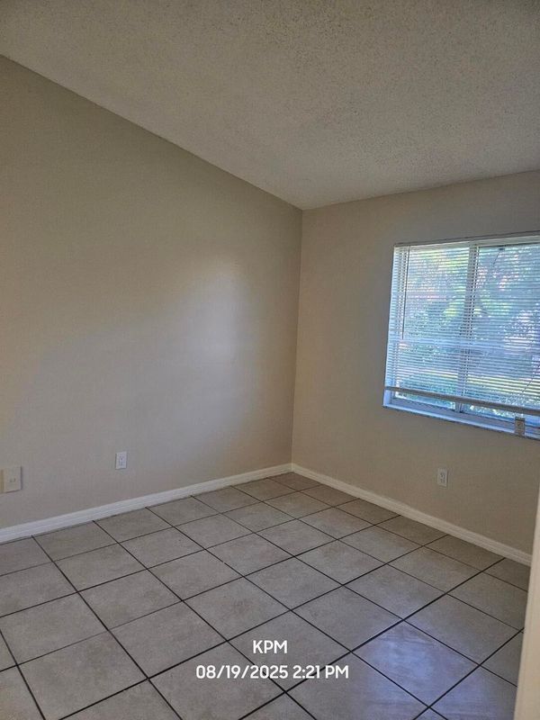 Building Photo - 1305 Rosewood Villa Ln