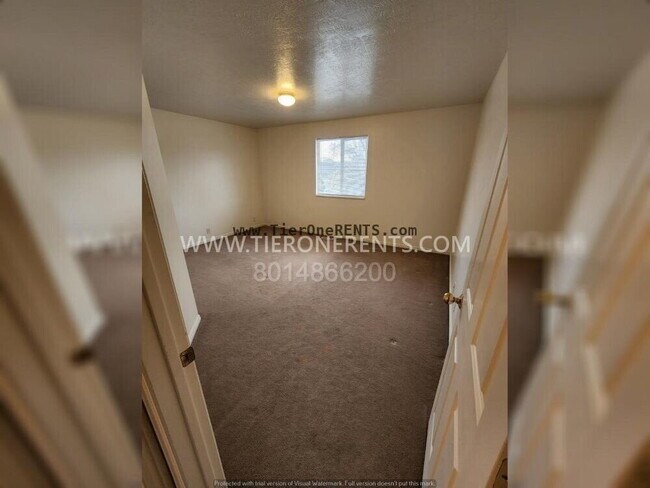 Building Photo - NO deposit option available for qualified ...
