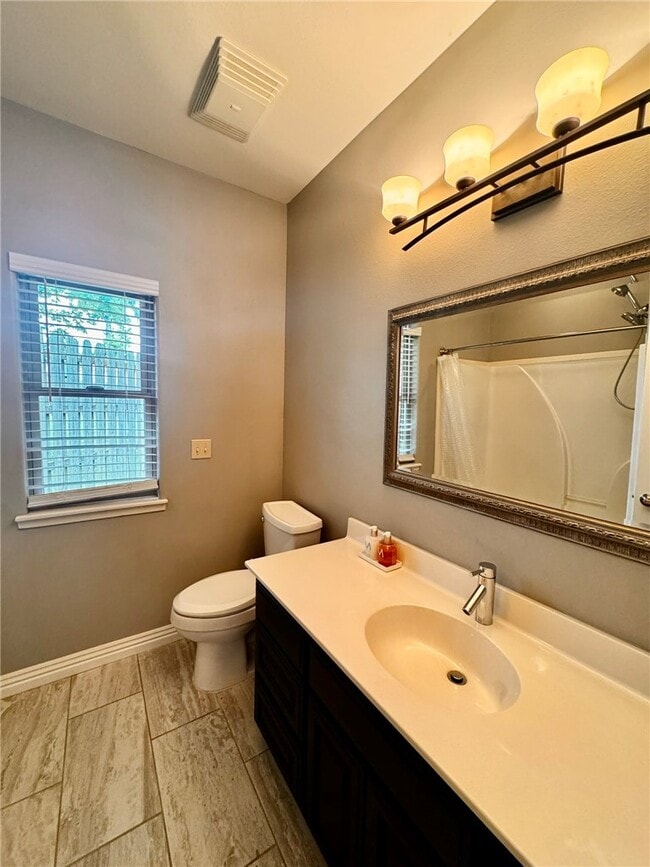 Building Photo - 723 N Lakeview Dr