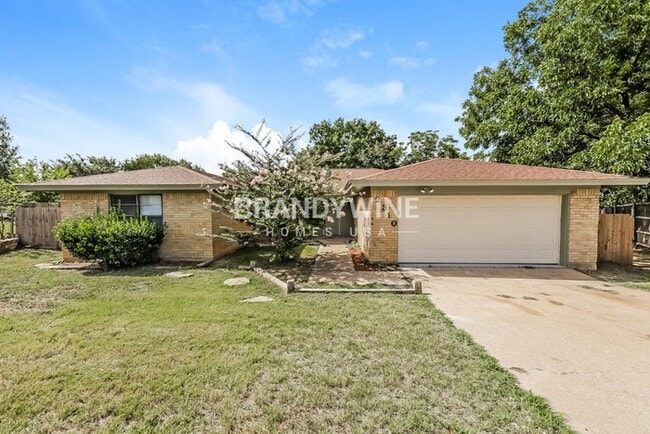 Building Photo - 2310 Stockbridge Ct