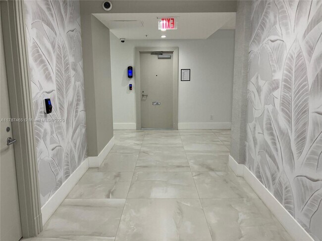 Building Photo - 3001 S Ocean Dr