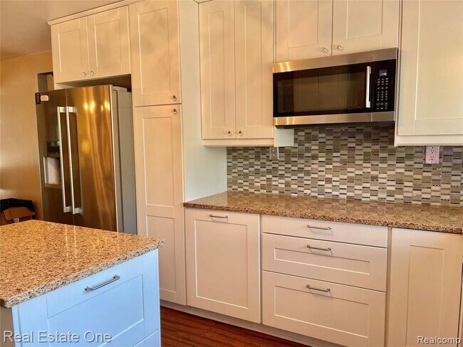 Building Photo - 5255 Folkstone Dr