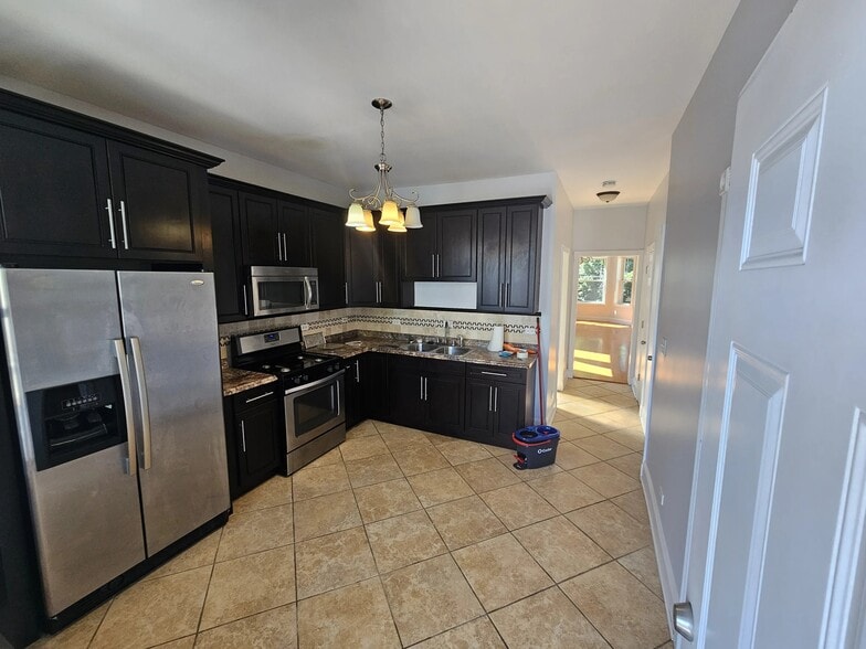Kitchen - 3576 W Belden Ave