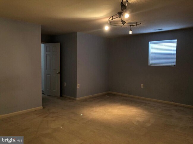 Building Photo - 603 Bluff Ct NE