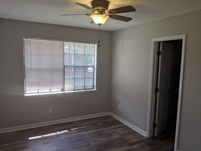 Building Photo - For Rent