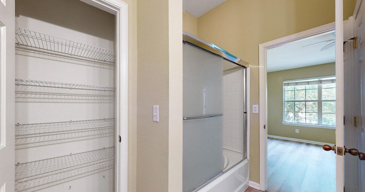 Building Photo - 5881 Moonstone Ct