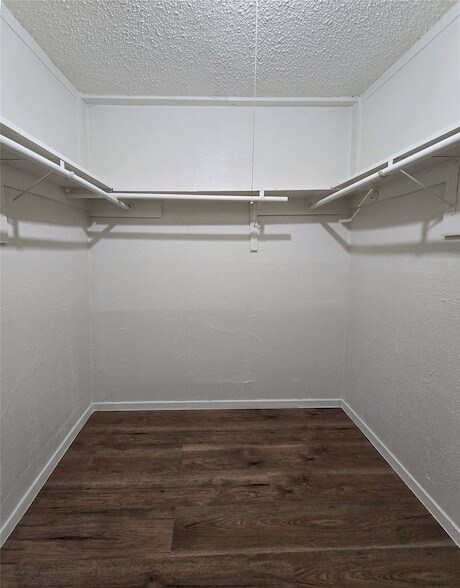 Building Photo - 648 Penguin Dr