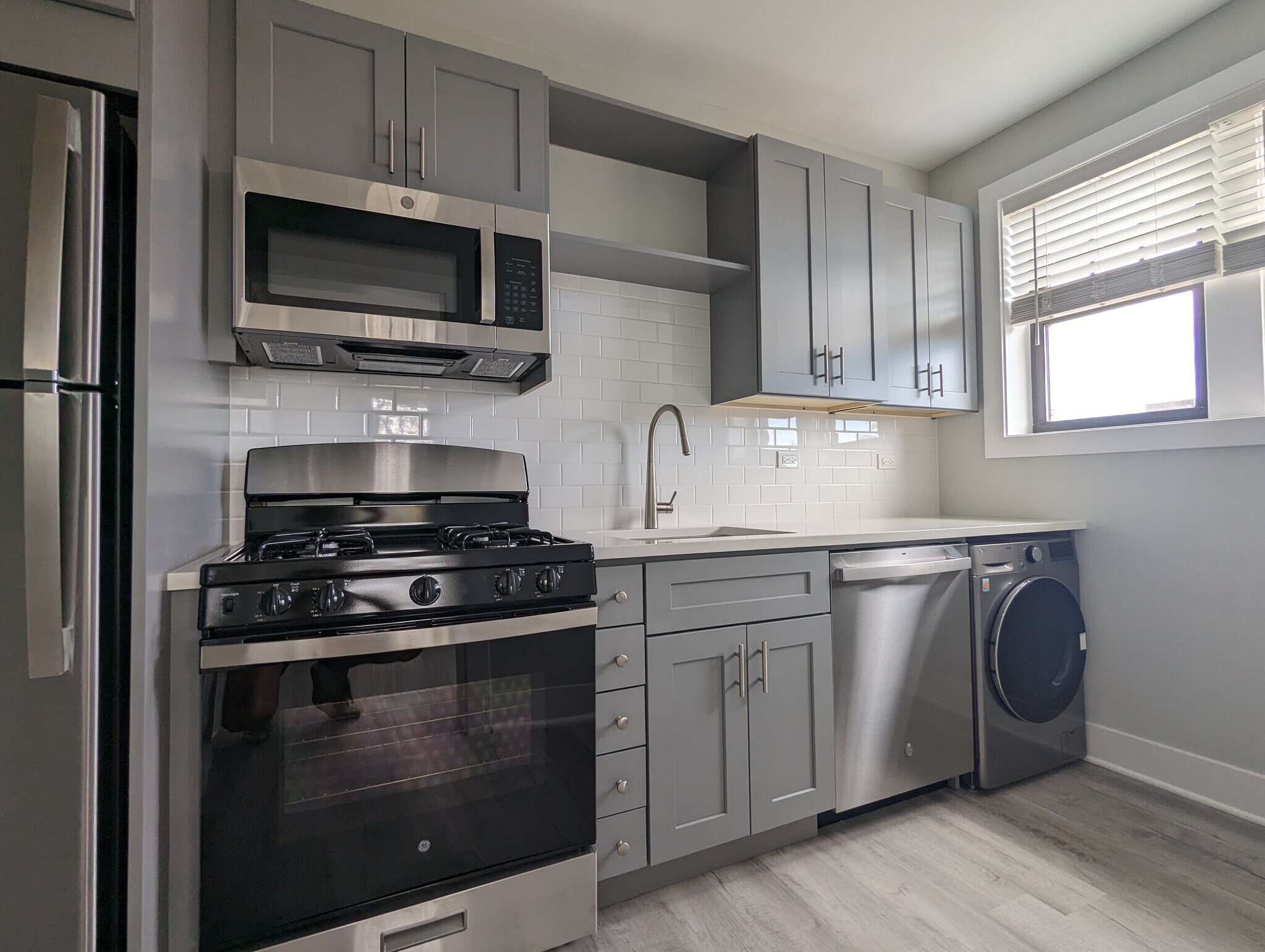 Building Photo - 372 Hazel Ave